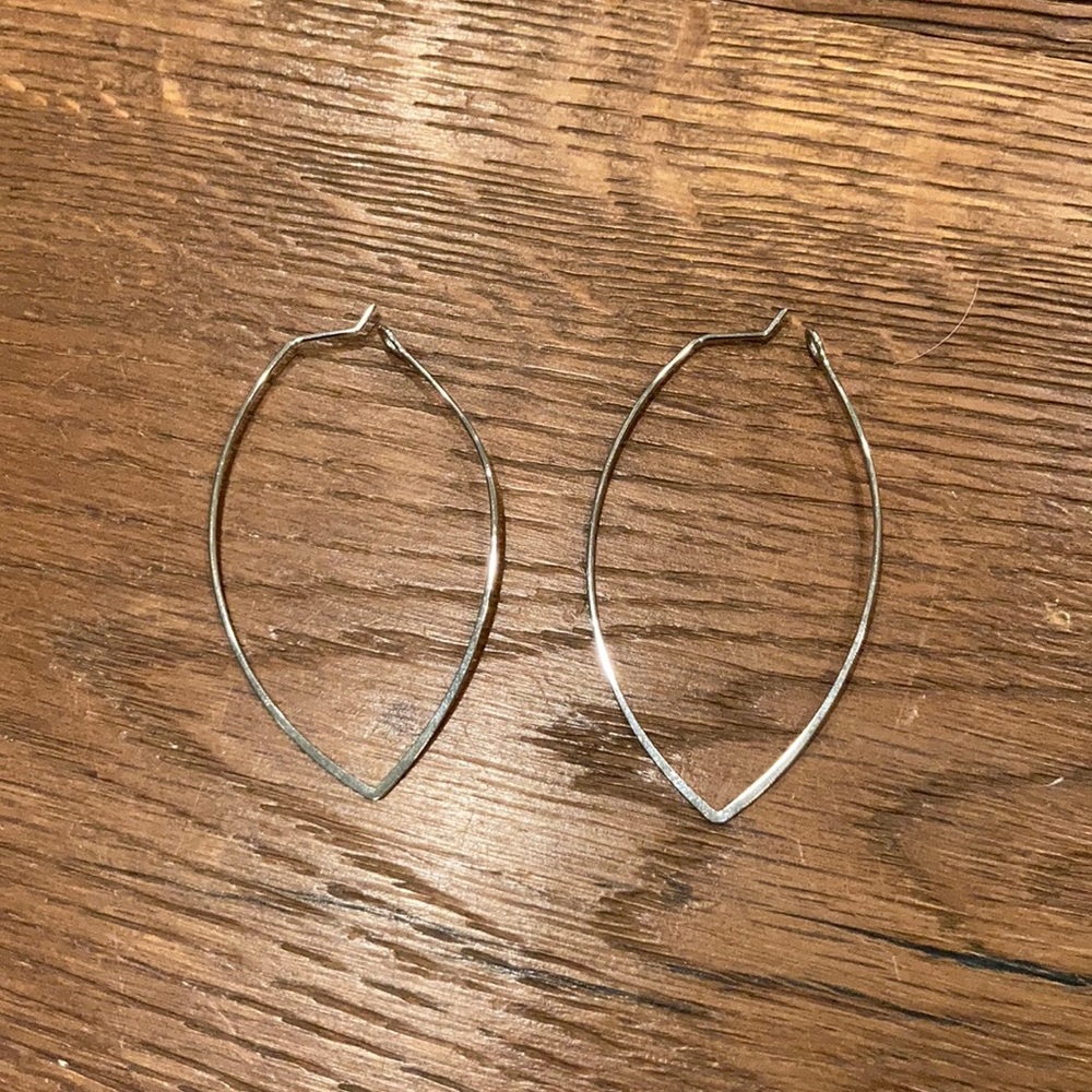 Simple teardrop hoops